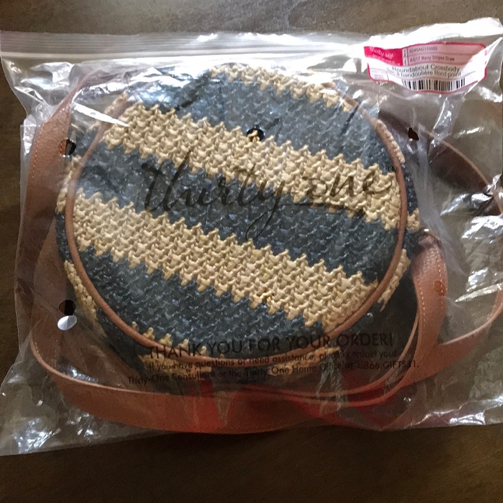 Thirty One roundabout crossbody. New